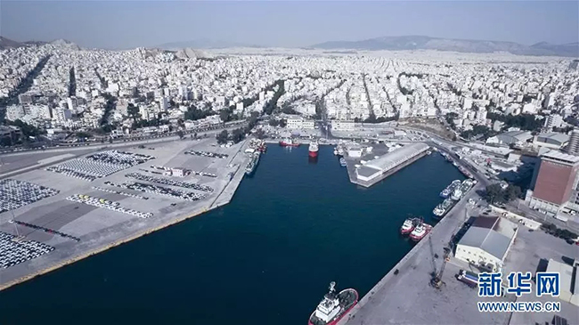 2.1-这是2017年5月3日拍摄的希腊比雷埃夫斯港汽车码头。比雷埃夫斯港地理位置优越，它是“21世纪海上丝绸之路”进入欧洲后的大港。新华社发（帕诺斯·托马达基斯摄）.webp.jpg
