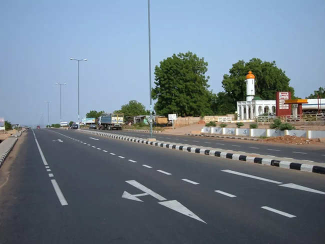 3.9-尼日利亚贡贝州城镇道路.webp.jpg